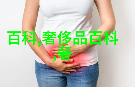 宫廷暮色中的孤独花朵