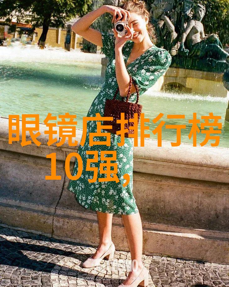 贝雷帽的历史演变与文化象征意义探究