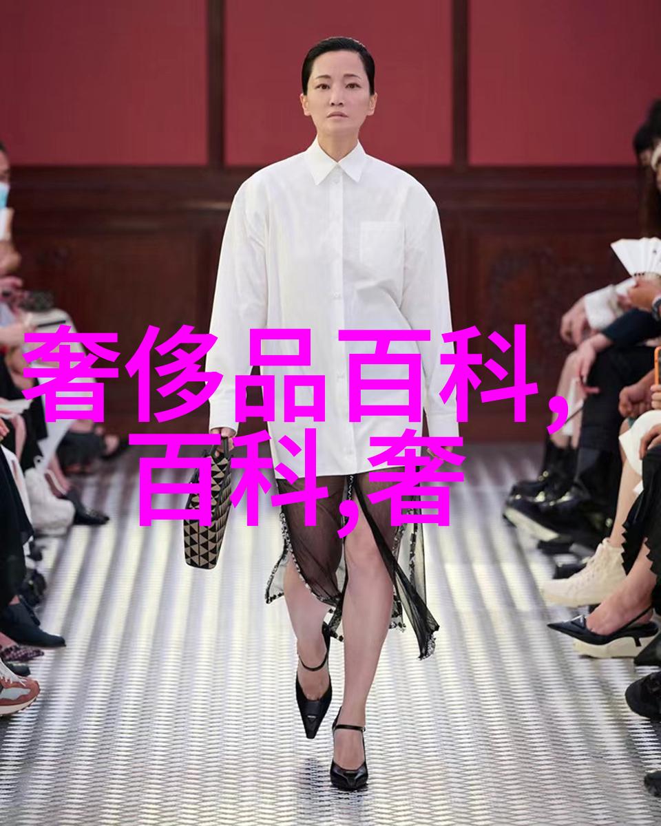 36度摄氏度的夏日午后舒适温暖的阳光下散步