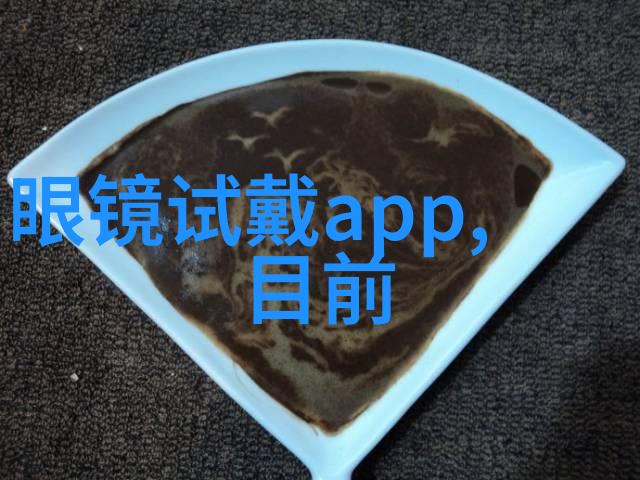 衣橱中的梦幻时尚与秘密的共舞