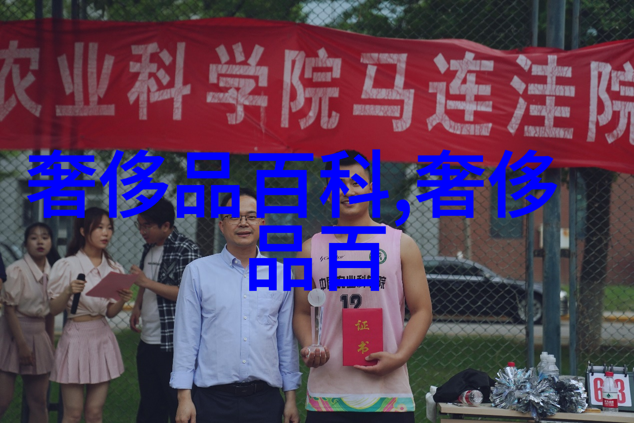 华东国际珠宝城中的法式美丽是不仅仅一张光鲜的面孔它是深邃的智慧是优雅的风度更是对生活细节无微不至的追