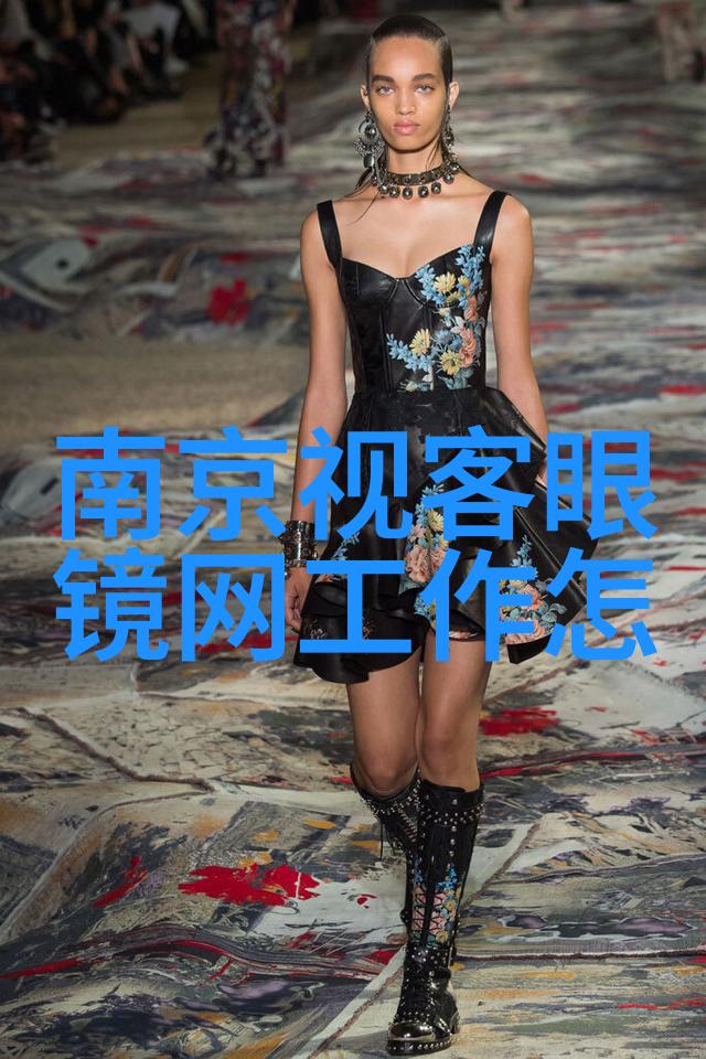 晏晏少年时记得那天下午我们在操场上追逐嬉戏你的笑声像春风一样温暖我心中涌起一股既甜蜜又阵痛的情绪