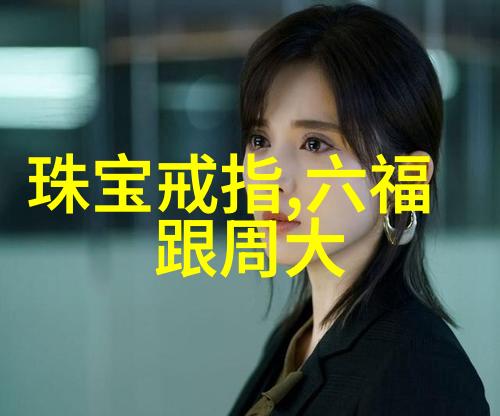 在安静的图书馆里男朋友紧紧抱着我我们仿佛进入了一个属于自己的世界周围的书籍和学习氛围让人感到恬静而又