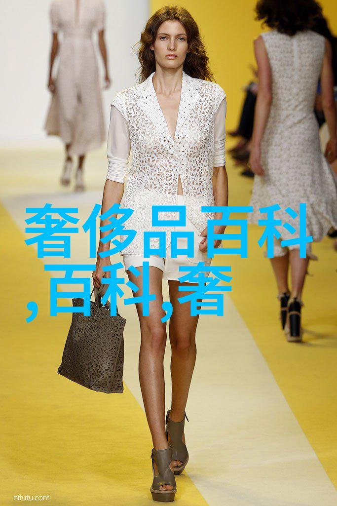 在不同的场合下男士应怎样选择合适的舞会服装和舞台袜子呢