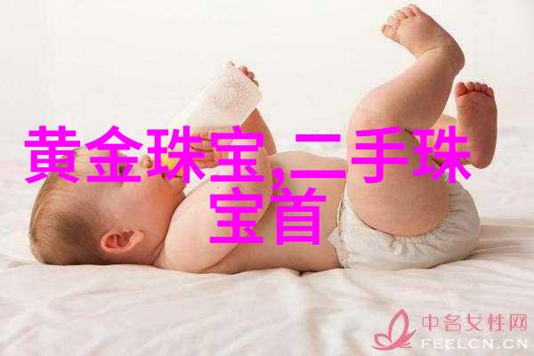 清明暗月我在这无人的夜晚下漫步在空旷的墓园里