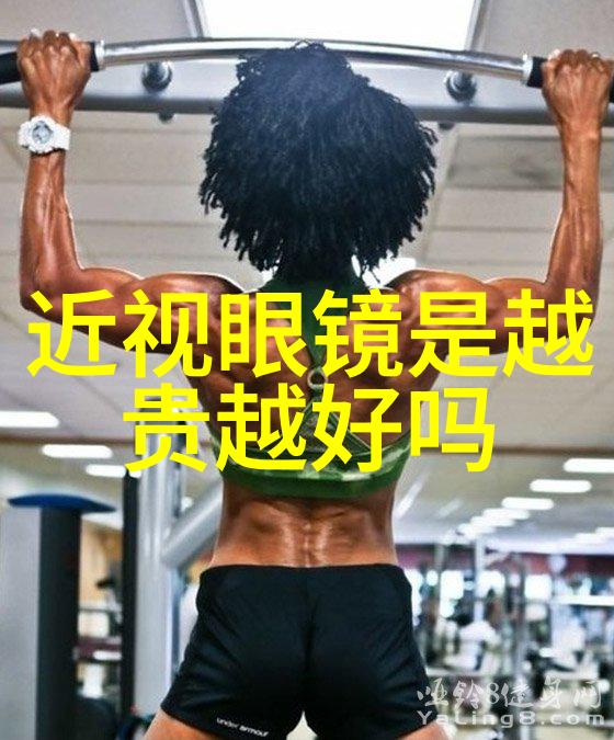 如何通过颜色搭配让男生的整体造型更加鲜活动感十足