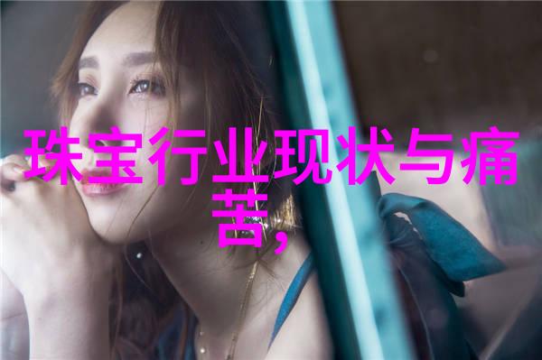 班主任的白兔胸章象征着智慧与友谊的守护者