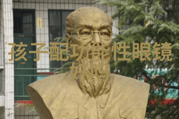 50岁女性魅力绽放短发直发的时尚秘诀