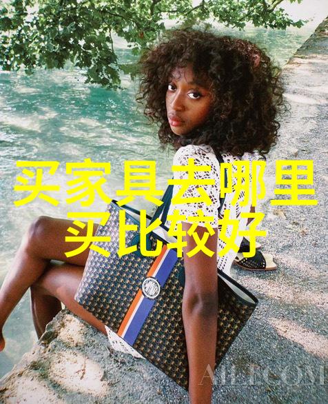 在上海家具城的宁静角落阿玛尼集团旗下的Armani Casa携手骏豪集团为一座豪宅注入了奢华与艺术故