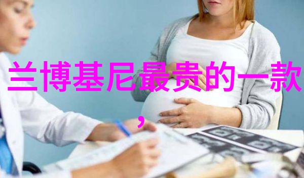 高冷男神的反差时尚黑色风衣下的白色衬衫