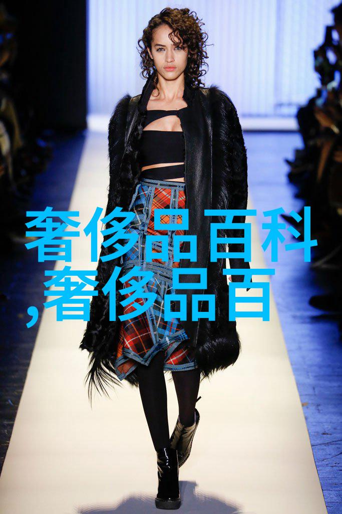 劳斯莱斯幻影如同大师的画笔在夜空中勾勒出梦幻轮廓展现了艺术与科技的完美结合