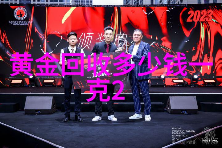 公交车上被弄进走不动路走不动城市交通困境中的无奈遭遇