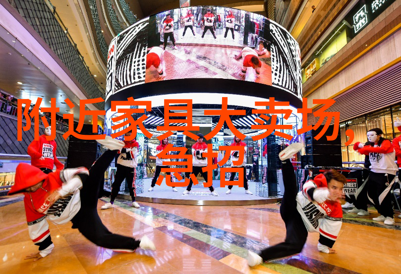 2023年流行的短发女士时尚界的新宠儿