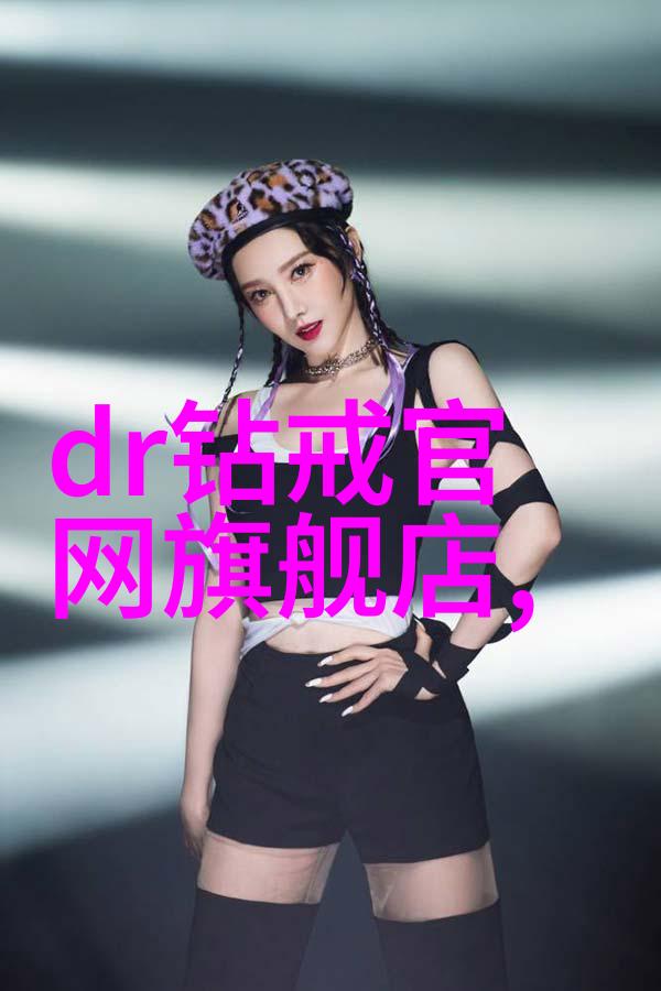 在千变万化的情境中如何高超地运用梵克雅宝香水沐浴宛如一位掌握神秘艺术的巫师用其魔法之笔勾勒出每个瞬间