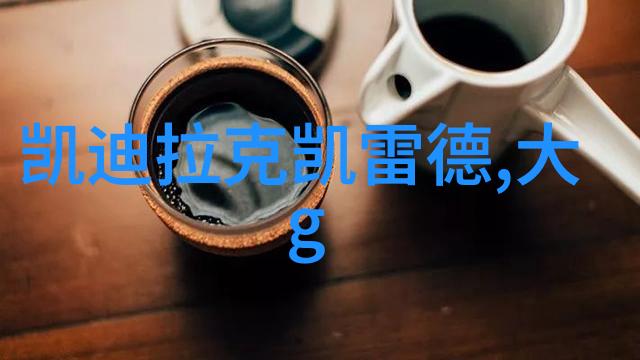 在落地玻璃窗c亲眼见证城市的晨曦