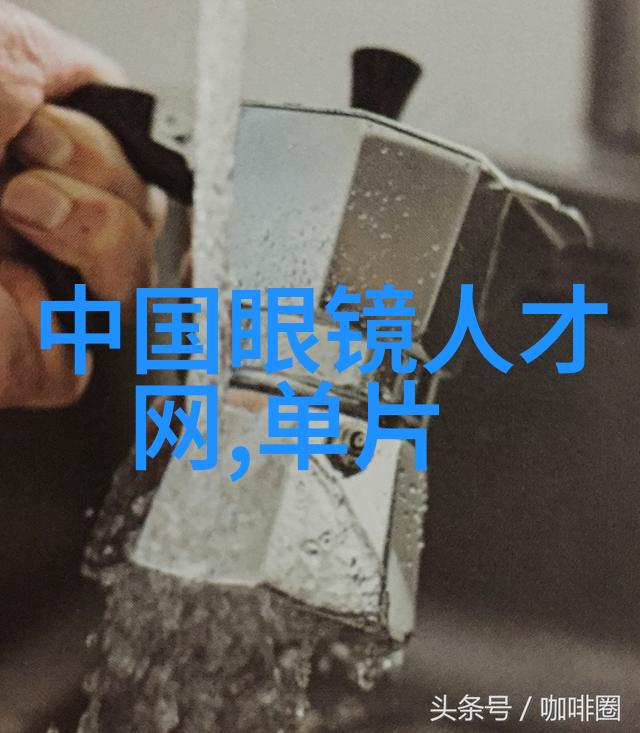 时尚界的经典组合黑色皮衣搭配技巧