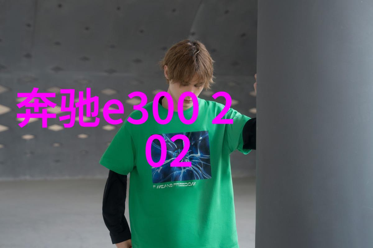今年流行的女士眼镜款式图片在罗技LINE FRIENDS快闪店空降魔都引爆了白人节让整个城市都沸腾起