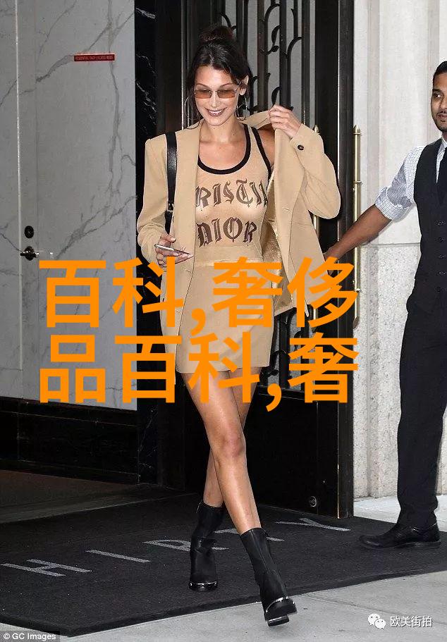 法式美丽的绝妙诠释者不仅仅是依靠那一抹灿烂笑容和优雅举止更是精髓所在犹如璀璨夺目的珠宝中黄金的耀眼闪
