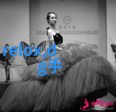 圆脸美女超短发时尚模特