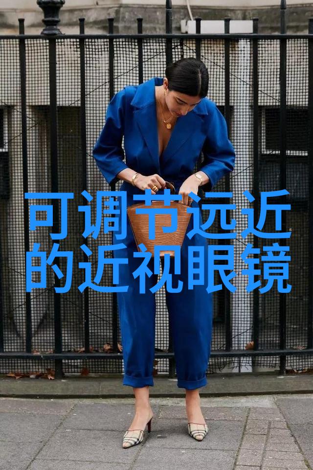 双人床上扑克视频教 - 浪漫晚会在双人床上学习扑克技巧